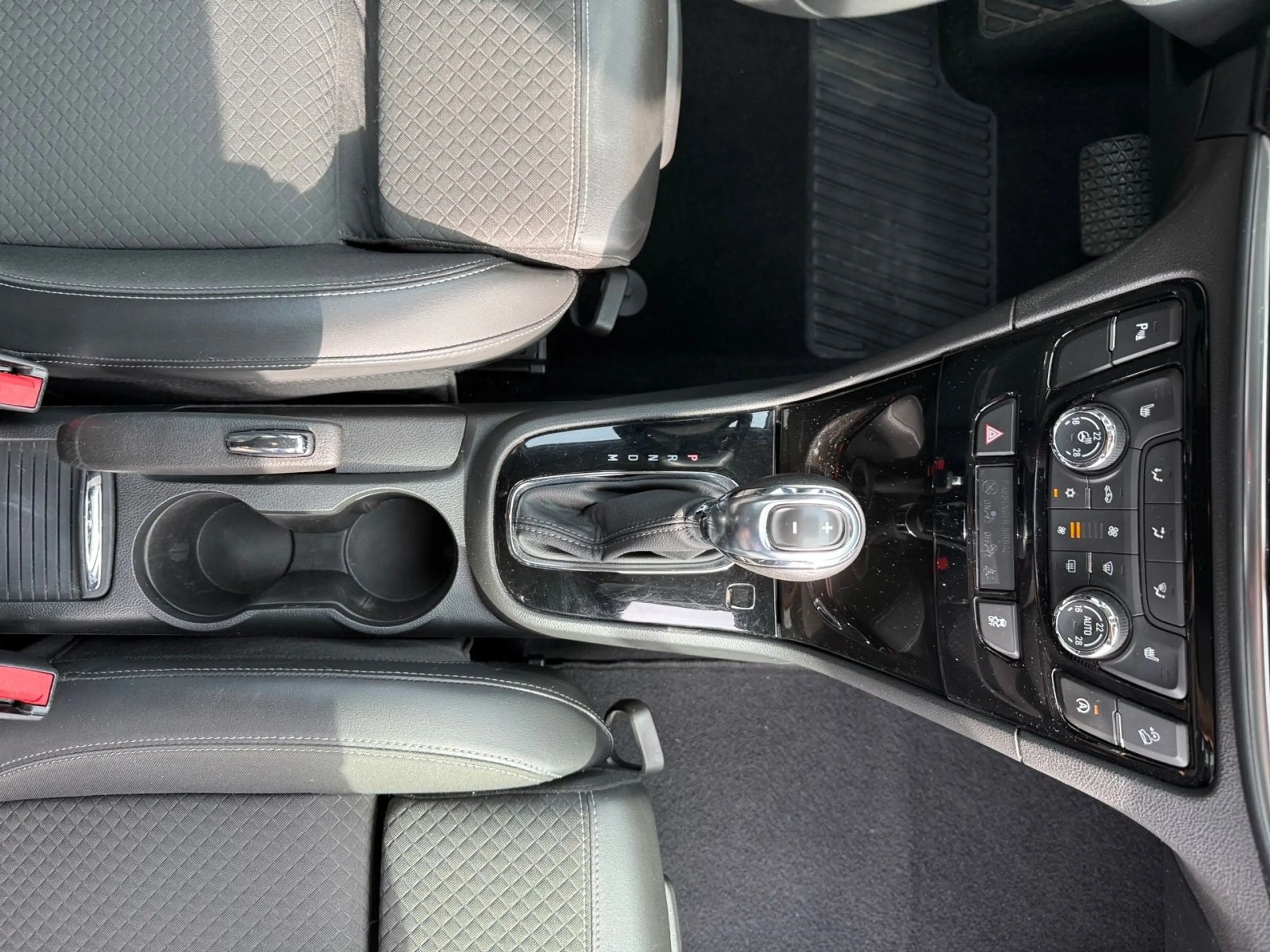 Opel Mokka X 1.4 SIDI Turbo Color Innovation 4x4 — photo 15