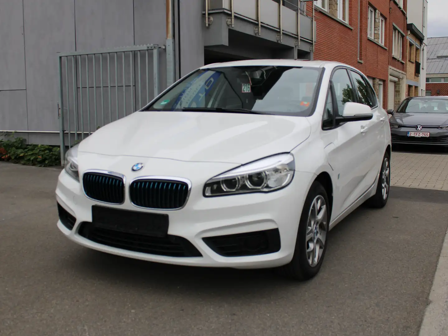BMW 225 Active Tourer PHEV 225XE+4X4+CAMERA+TOIT PANO Wit - 1