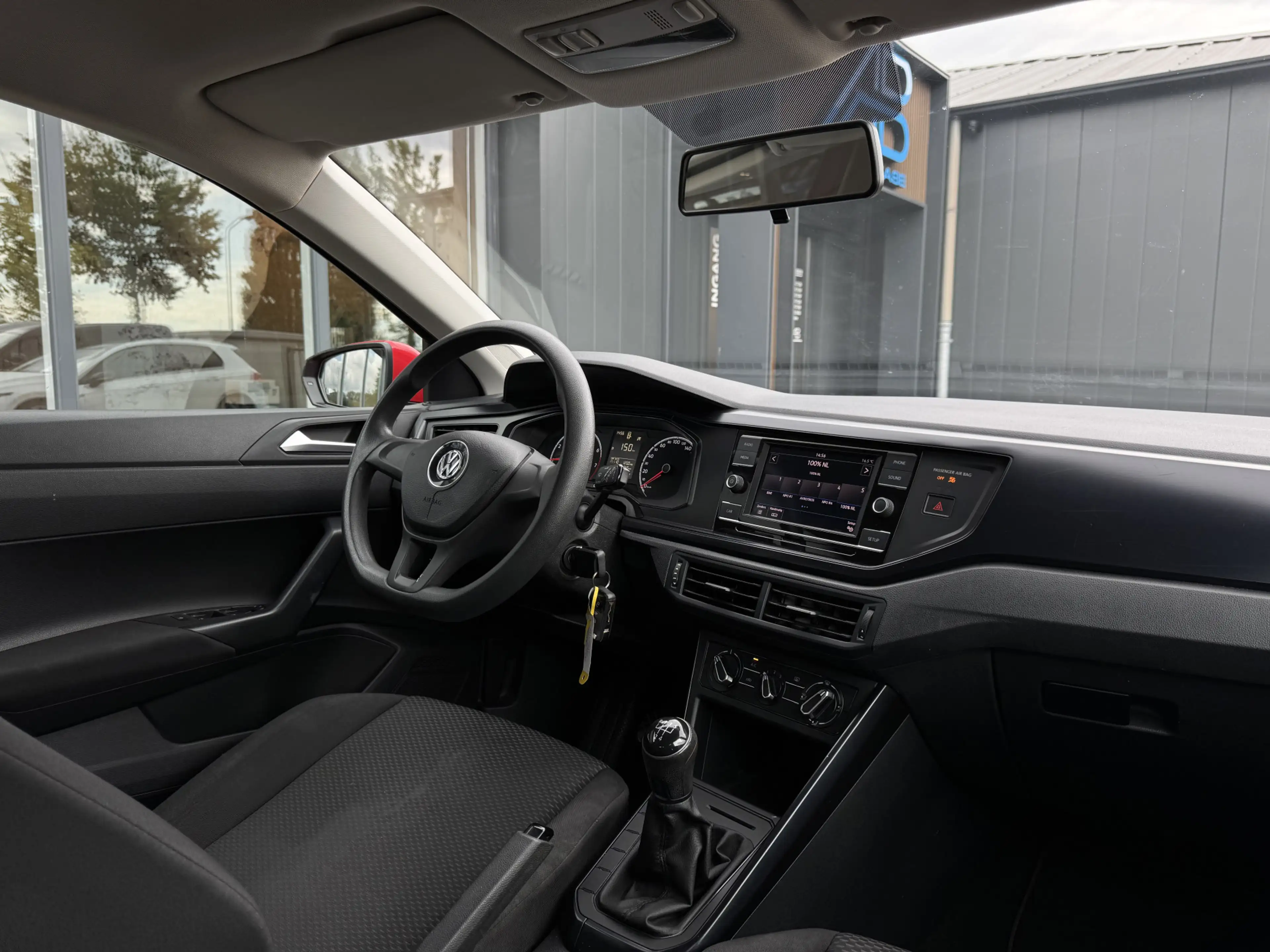 Volkswagen Polo 1.0 MPI Comfortline — photo 9