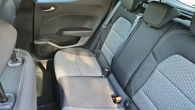 Renault Clio view 9