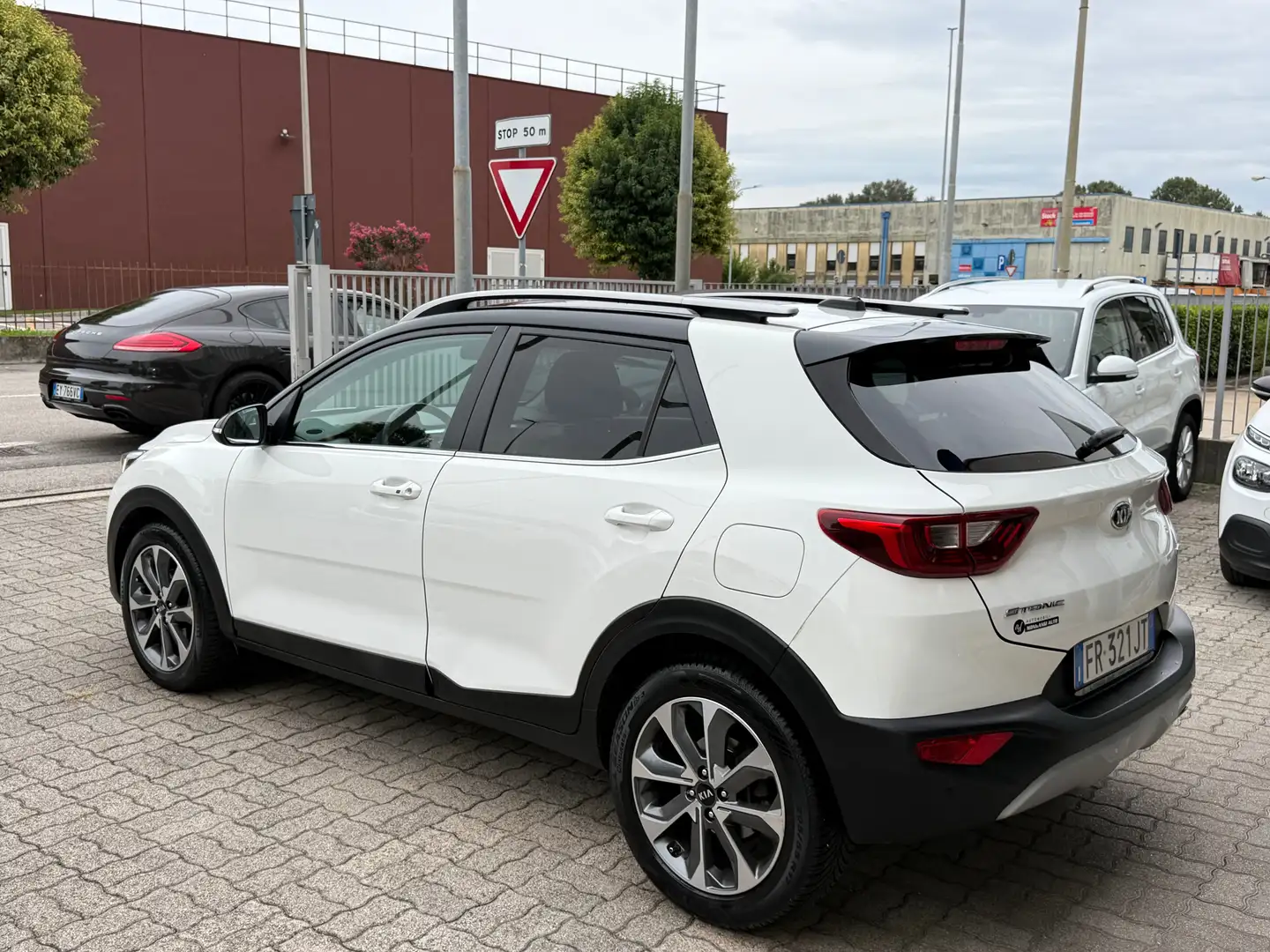 Kia Stonic Stonic 1.6 crdi Style 110cv Blanc - 2