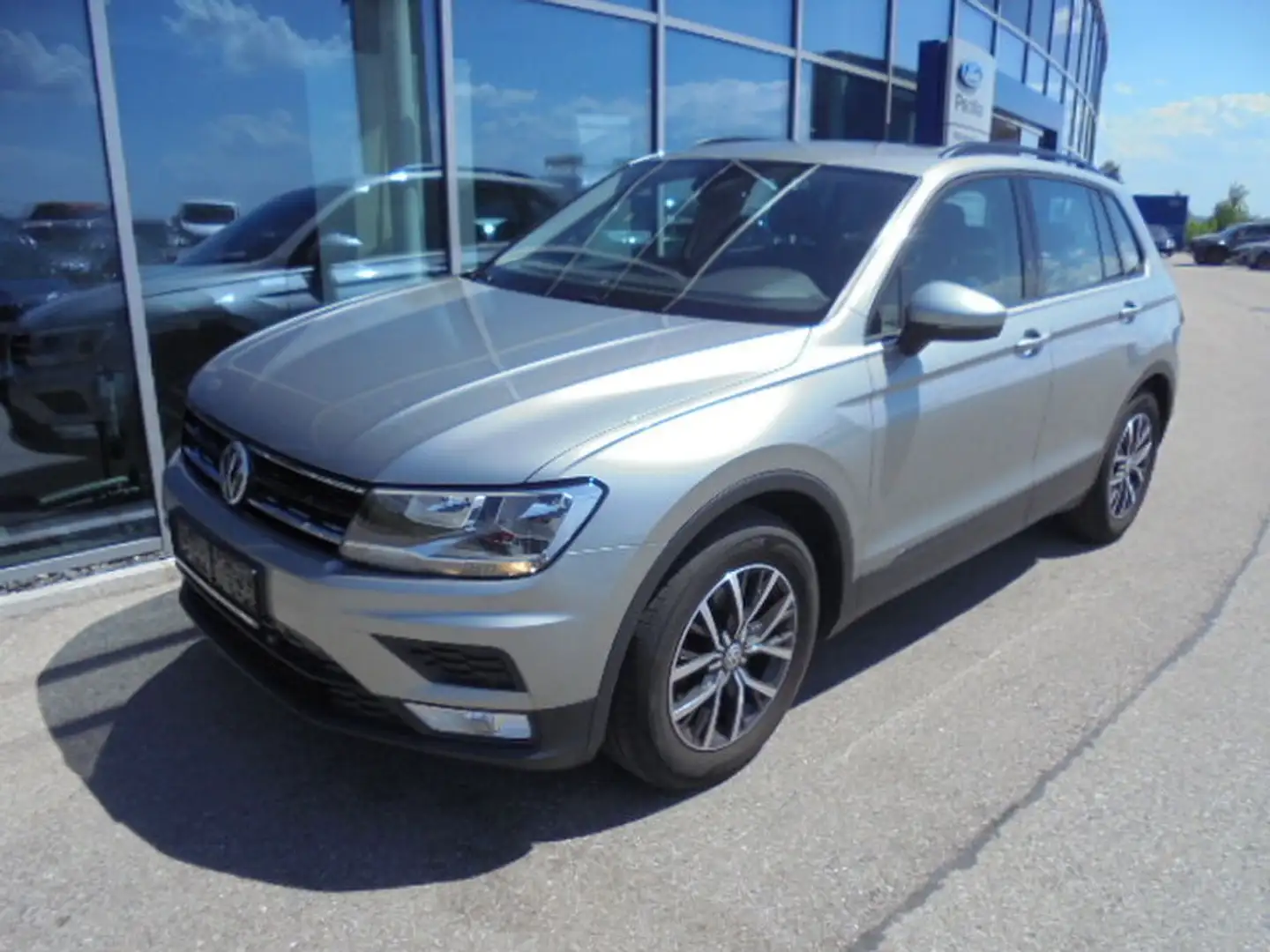 Volkswagen Tiguan Trendline 2.0  116PS Diesel mit A1 Garantie Silber - 1