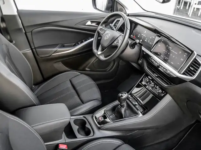 Opel Grandland view 4