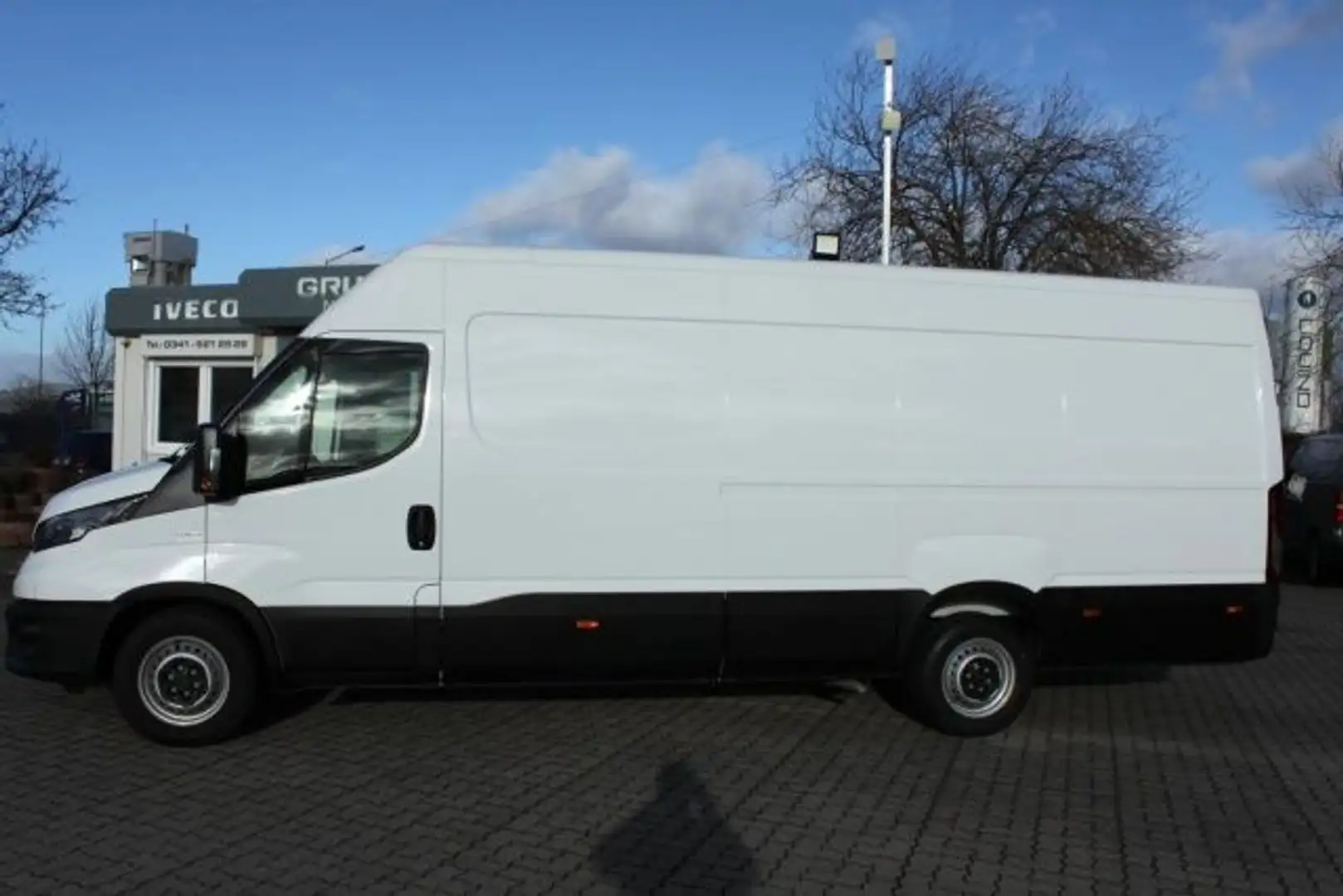 Iveco Daily 35S14EA8V Kastenwagen Weiß - 2