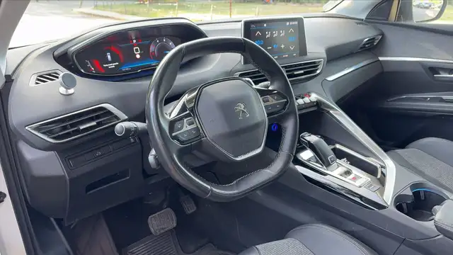 Peugeot 5008 view 8
