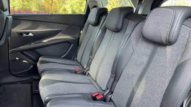 Peugeot 5008 view 9
