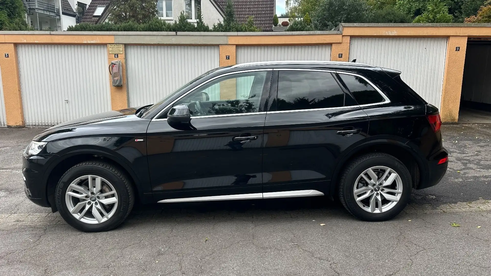 Audi Q5 quattro sport Noir - 1