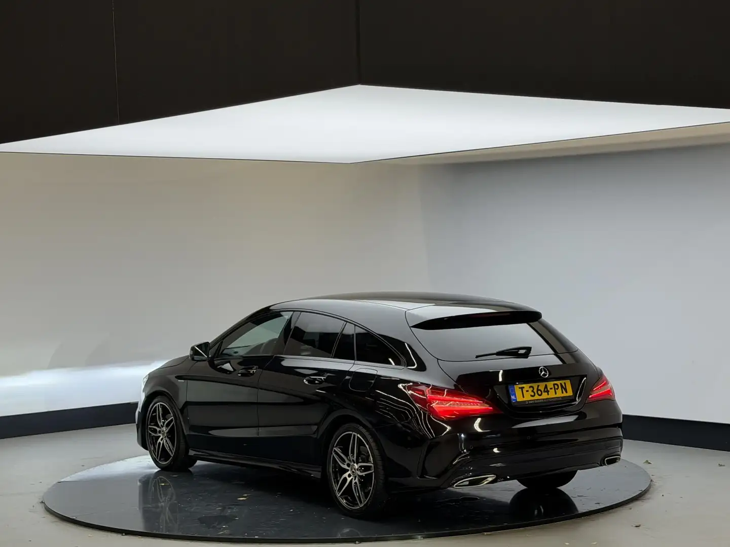 Mercedes-Benz CLA 180 Shooting Brake Business Solution AMG | Sportstoele Zwart - 2