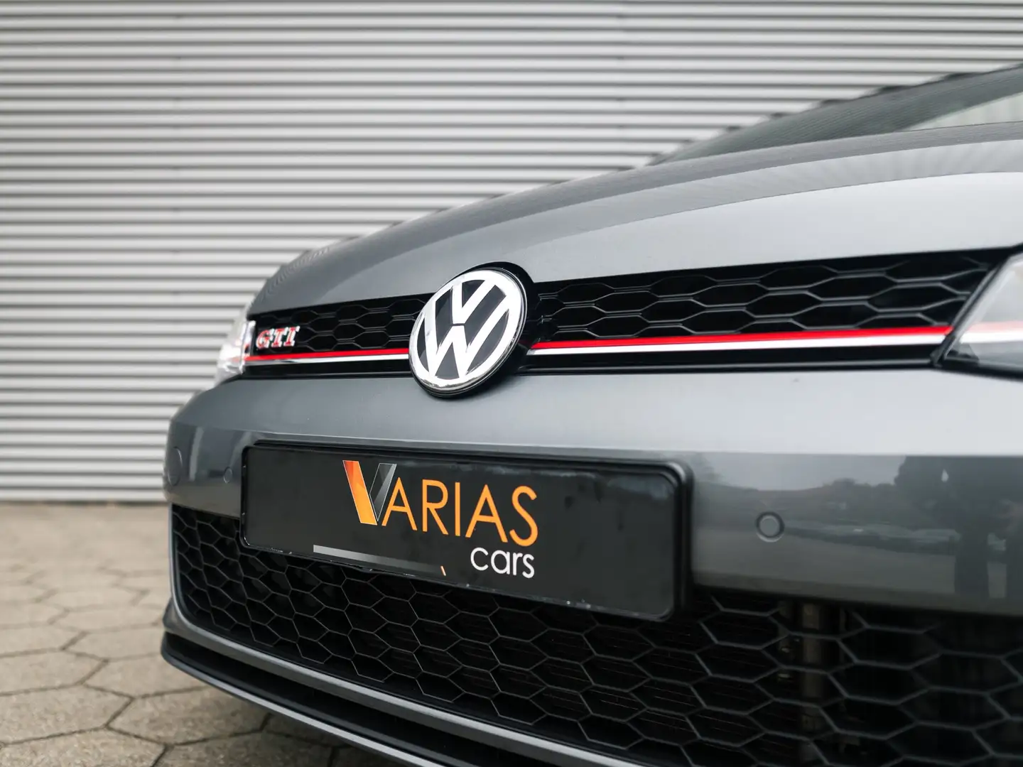 Volkswagen Golf GTI 2.0 TSI Performance Pano Keyless Virtual Grijs - 2