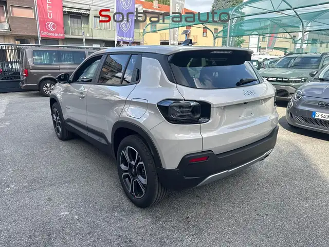 Jeep Avenger view 3