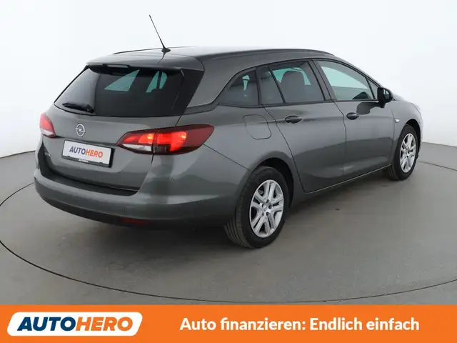 Opel Astra view 6