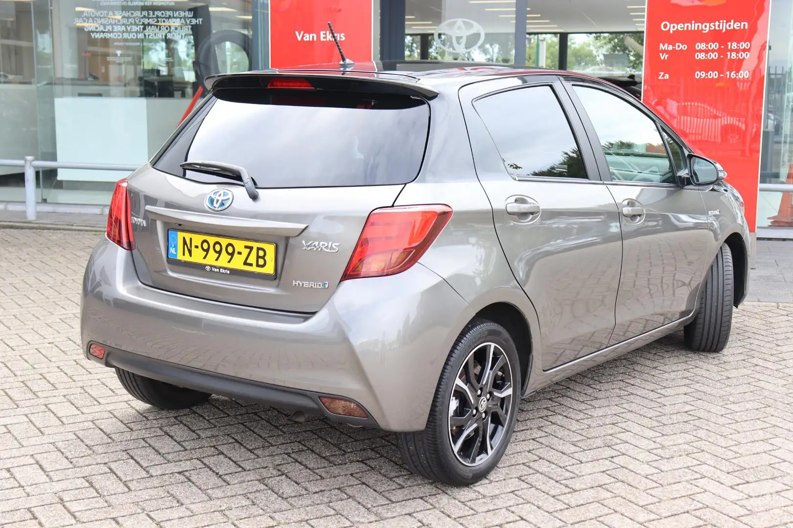 Toyota Yaris 1.5 Hybrid Dynamic Bi-Tone ,Dealeronderhouden Gris - 2