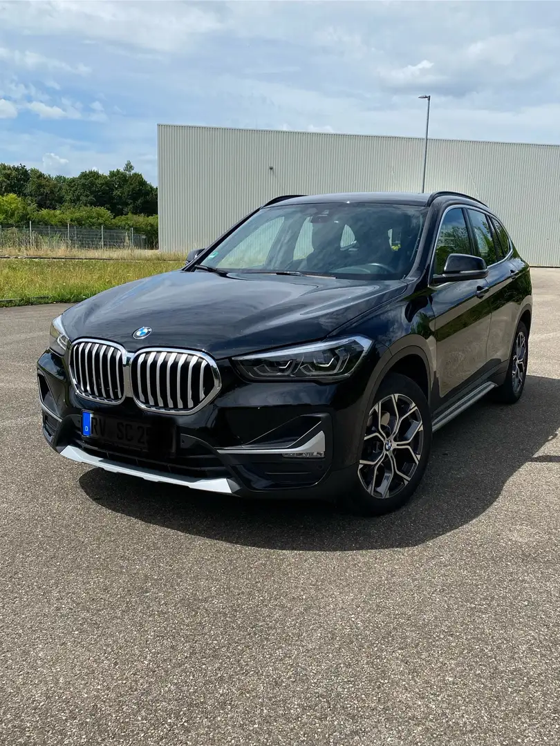 BMW X1 sDrive 18 i xLine Schwarz - 2