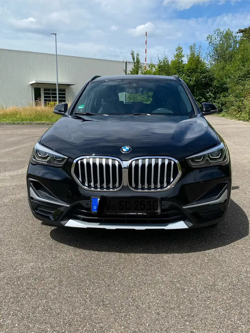 BMW X1 sDrive 18 i xLine Schwarz - 1