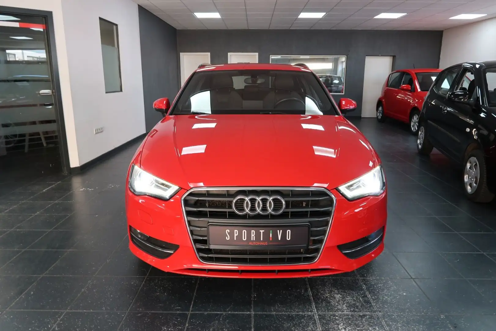 Audi A3 Sportback S line Sportpaket Bi-Xenon/Ahk/Navi Rouge - 2