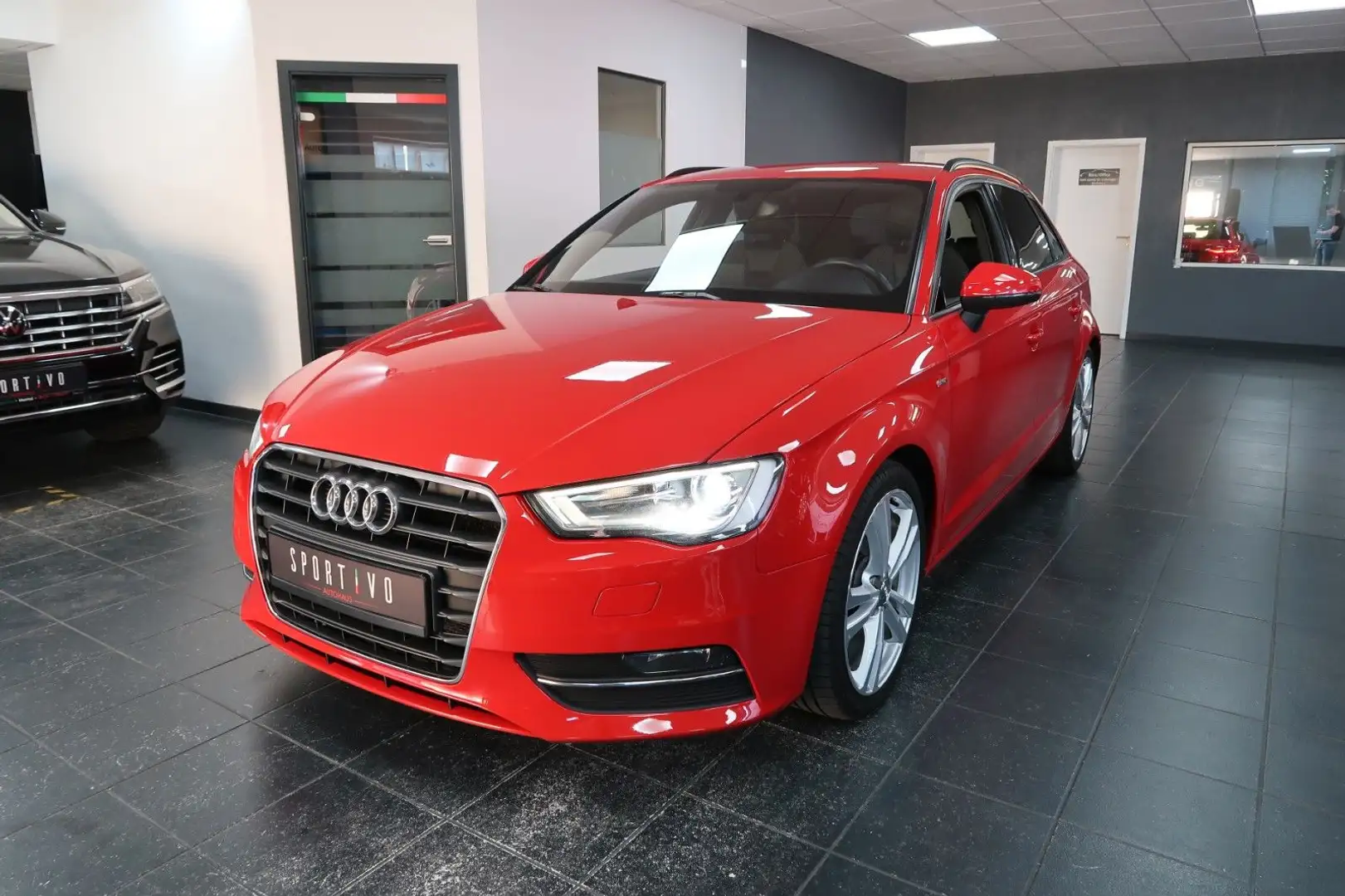 Audi A3 Sportback S line Sportpaket Bi-Xenon/Ahk/Navi Rouge - 1