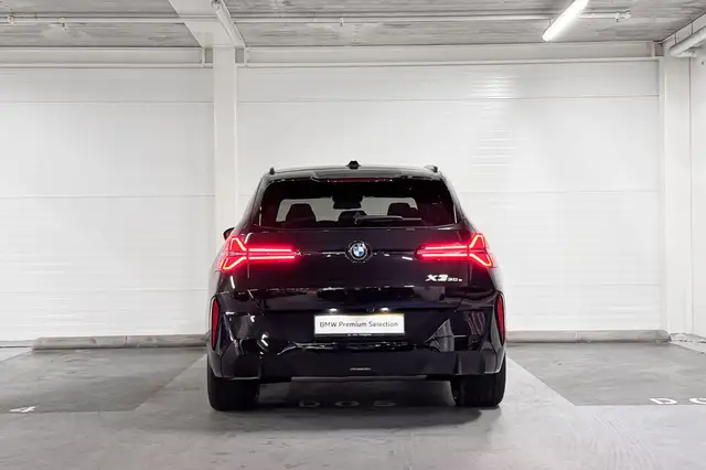 BMW X3 view 8