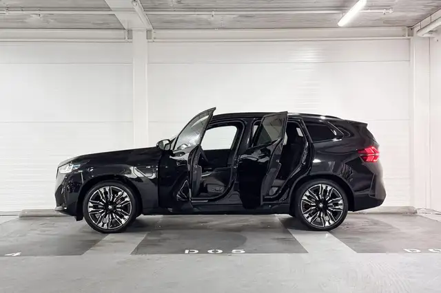 BMW X3 view 3