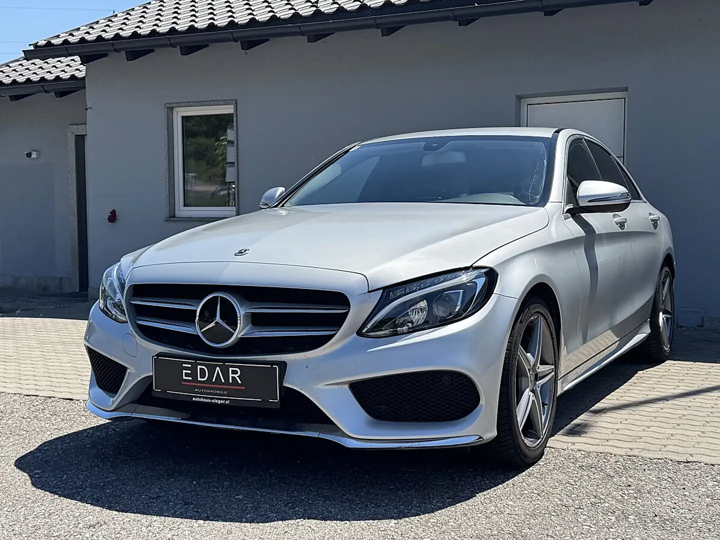 Mercedes-Benz C 220 d AMG Line Aut. Grau - 2