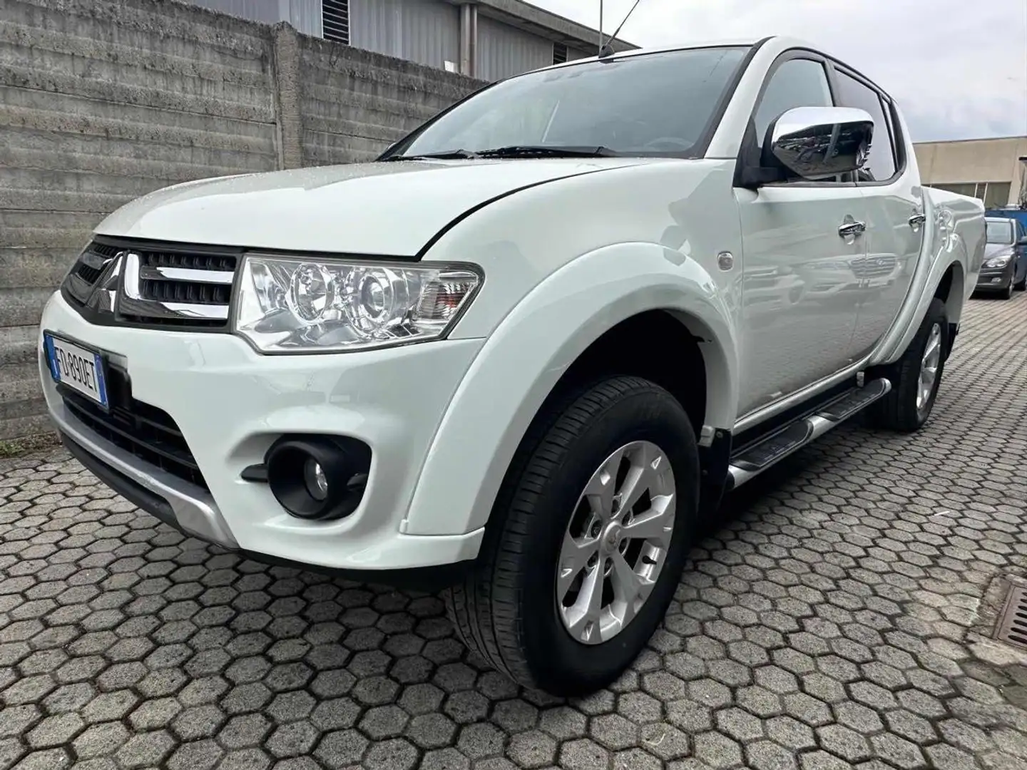 Mitsubishi L200 2.5 DI-D/178CV DC Intense Plus DPF Bianco - 2