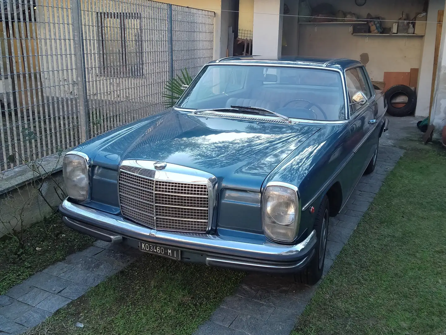 Mercedes-Benz 250 Ce Bleu - 2