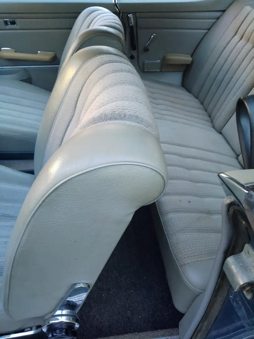 Mercedes-Benz 250 Ce Bleu - 1