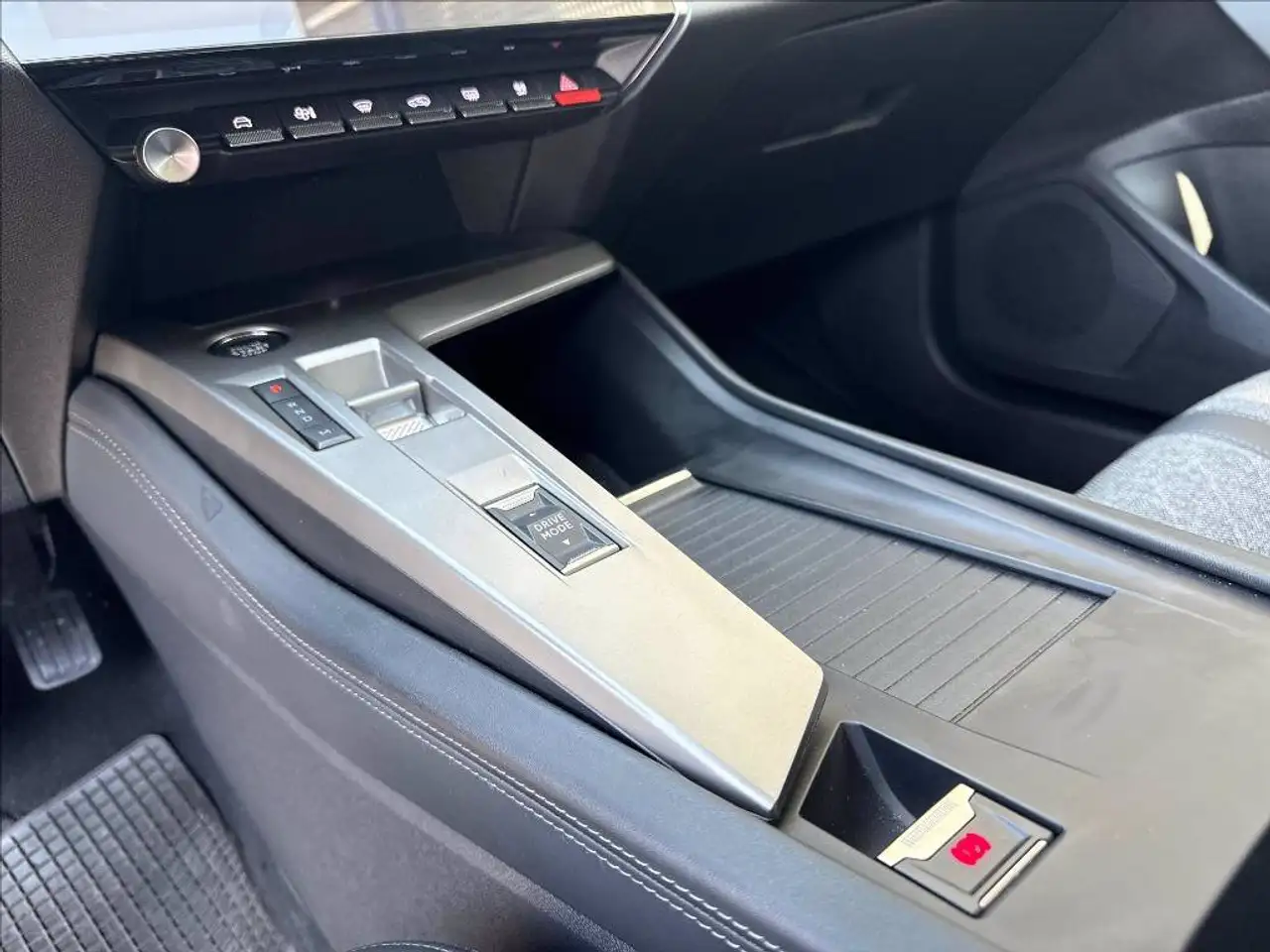Peugeot 408 PureTech 130 S&S EAT8 Allure 23