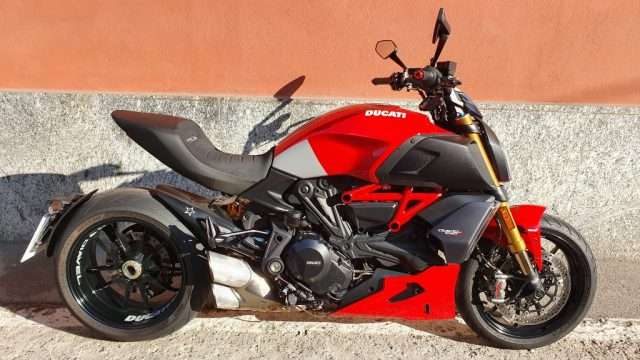 Acquista una moto Ducati Diavel 1260S dalla Germania, auto usate con  chilometraggio su mobile.de, autoscout24 in italiano