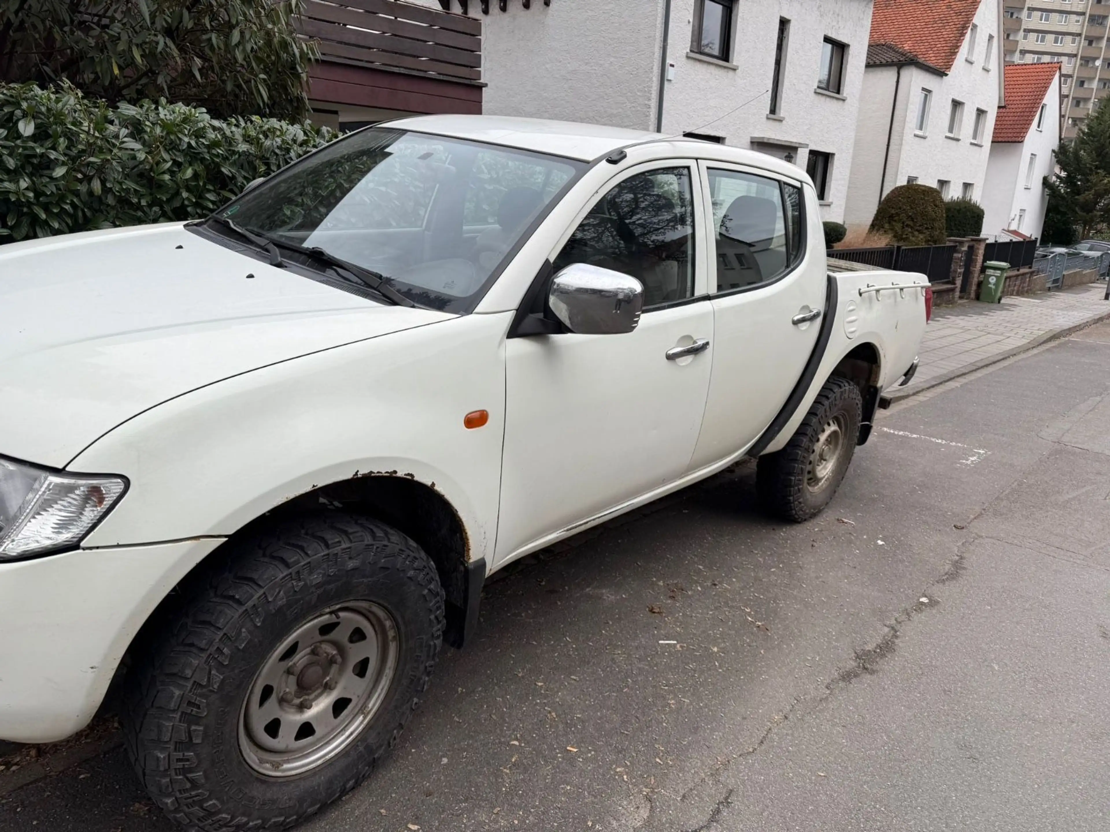 Mitsubishi L200 Doppelkabine 4WD LKW Zulassung — photo 3