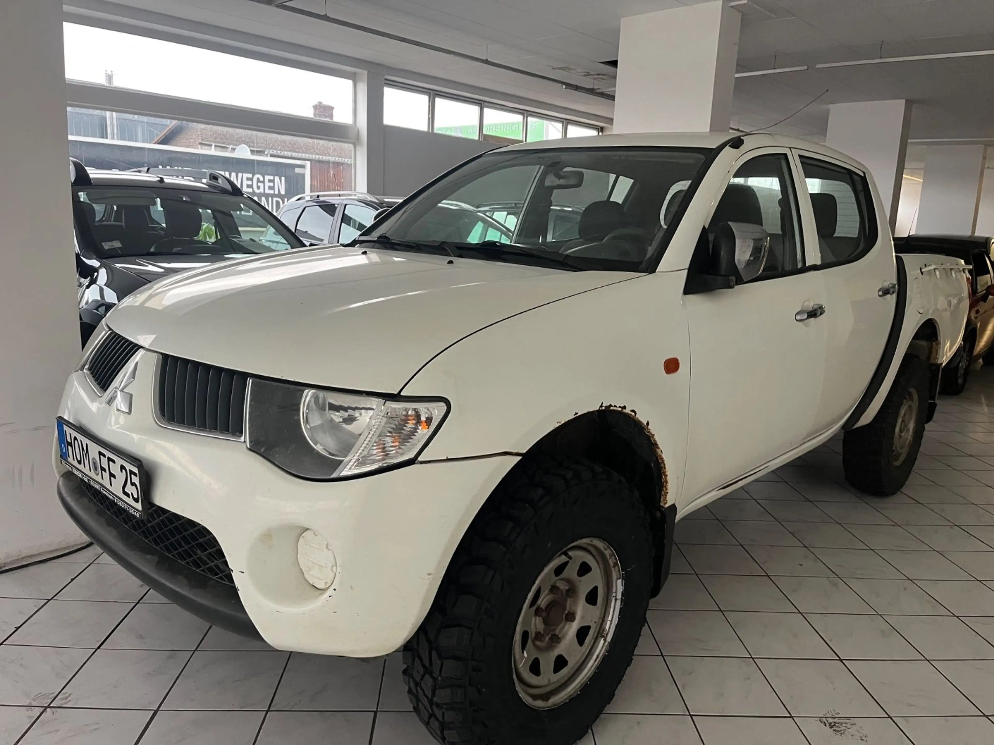 Mitsubishi L200 Doppelkabine 4WD LKW Zulassung — photo 9