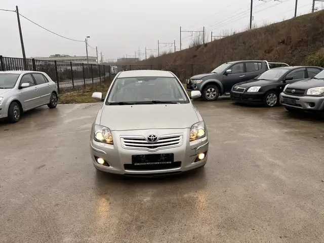 Toyota Avensis MC 130 VVT-i Linéa Sol Automat Export Afrique