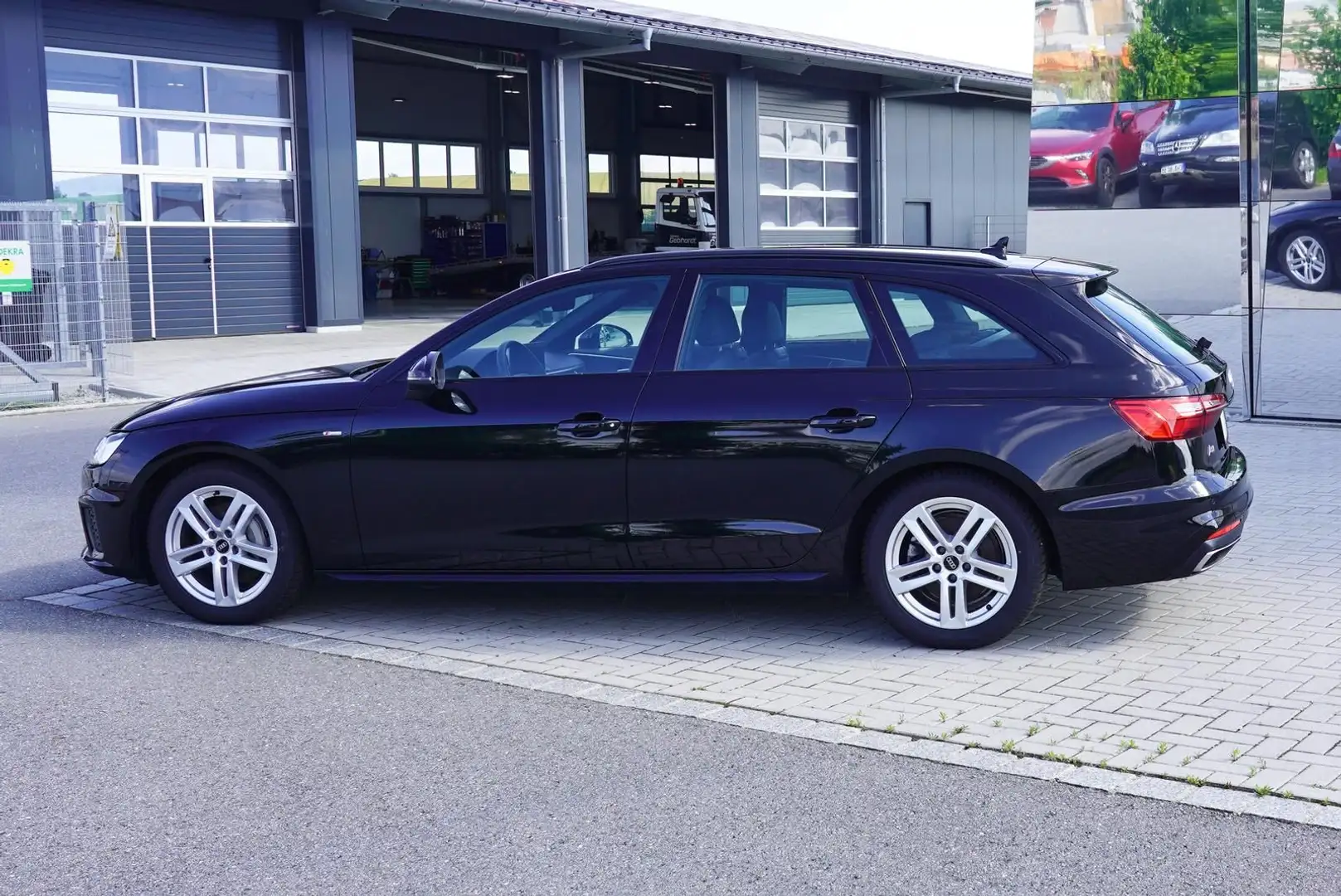 Audi A4 40 quattro Avant S-Line Leder Zwart - 2