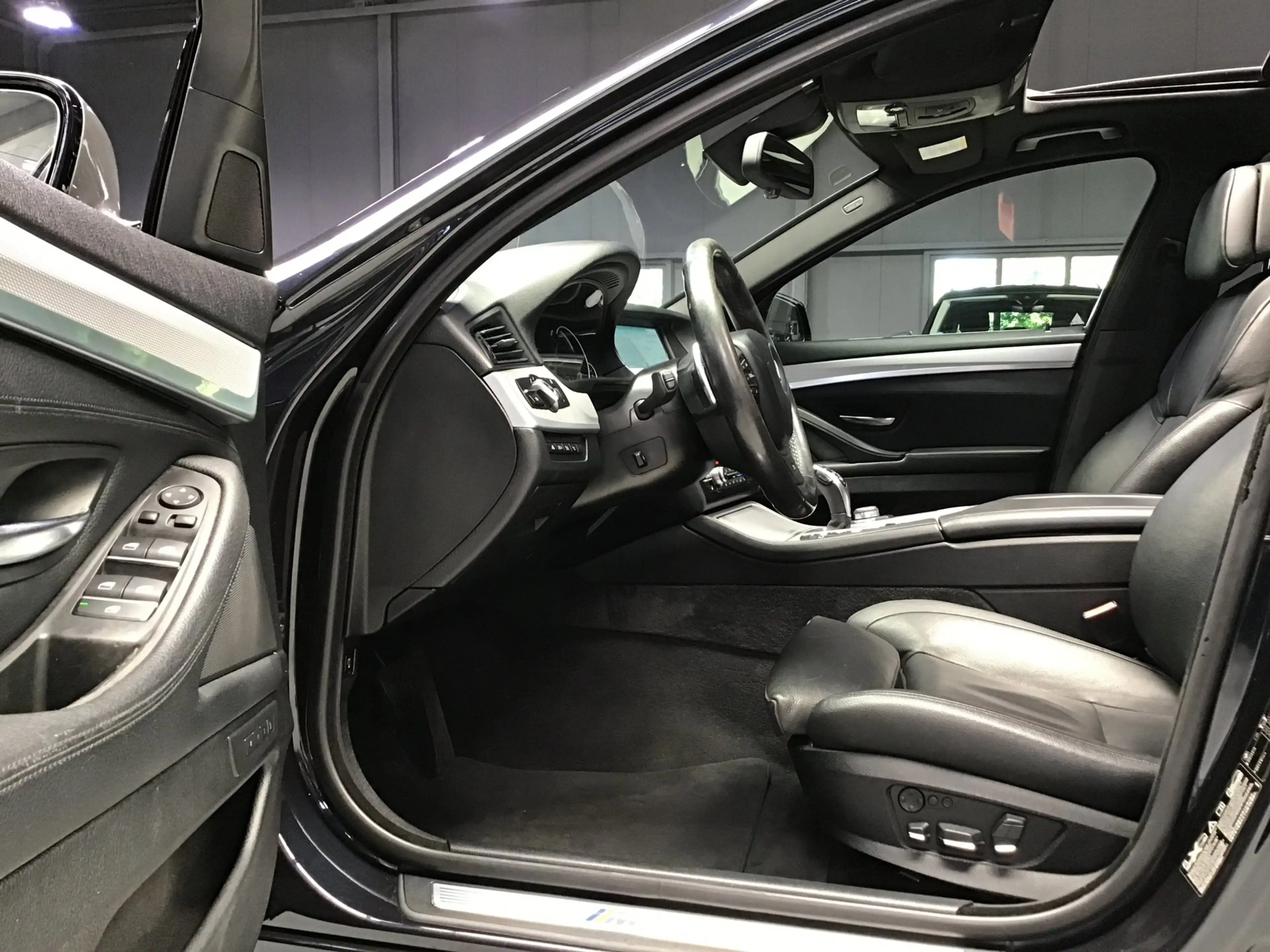 BMW M550 5-serie M550xd I Leder I Memory I HU I Stoelverw & — photo 23