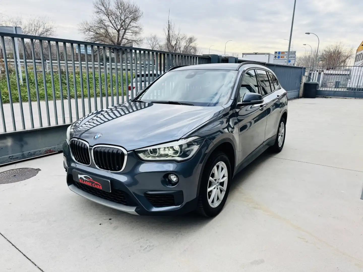 BMW X1 xDrive 20d Grau - 2