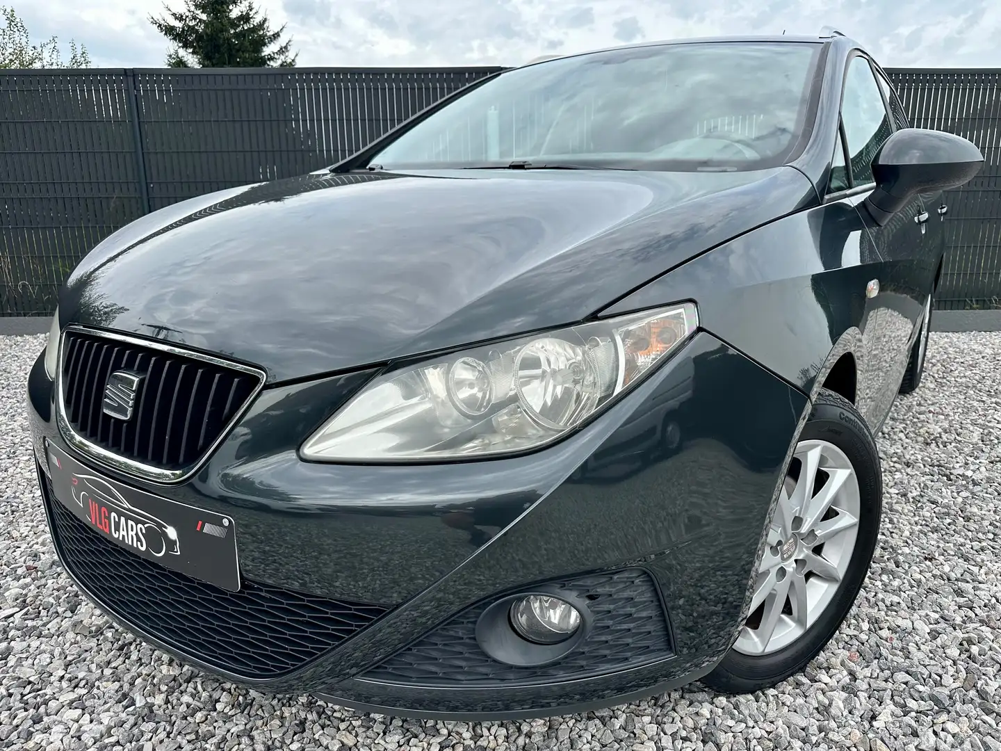 SEAT Ibiza 1.2CR TDi / Cruise / Clim Dig  / Airco / garantie Grijs - 2