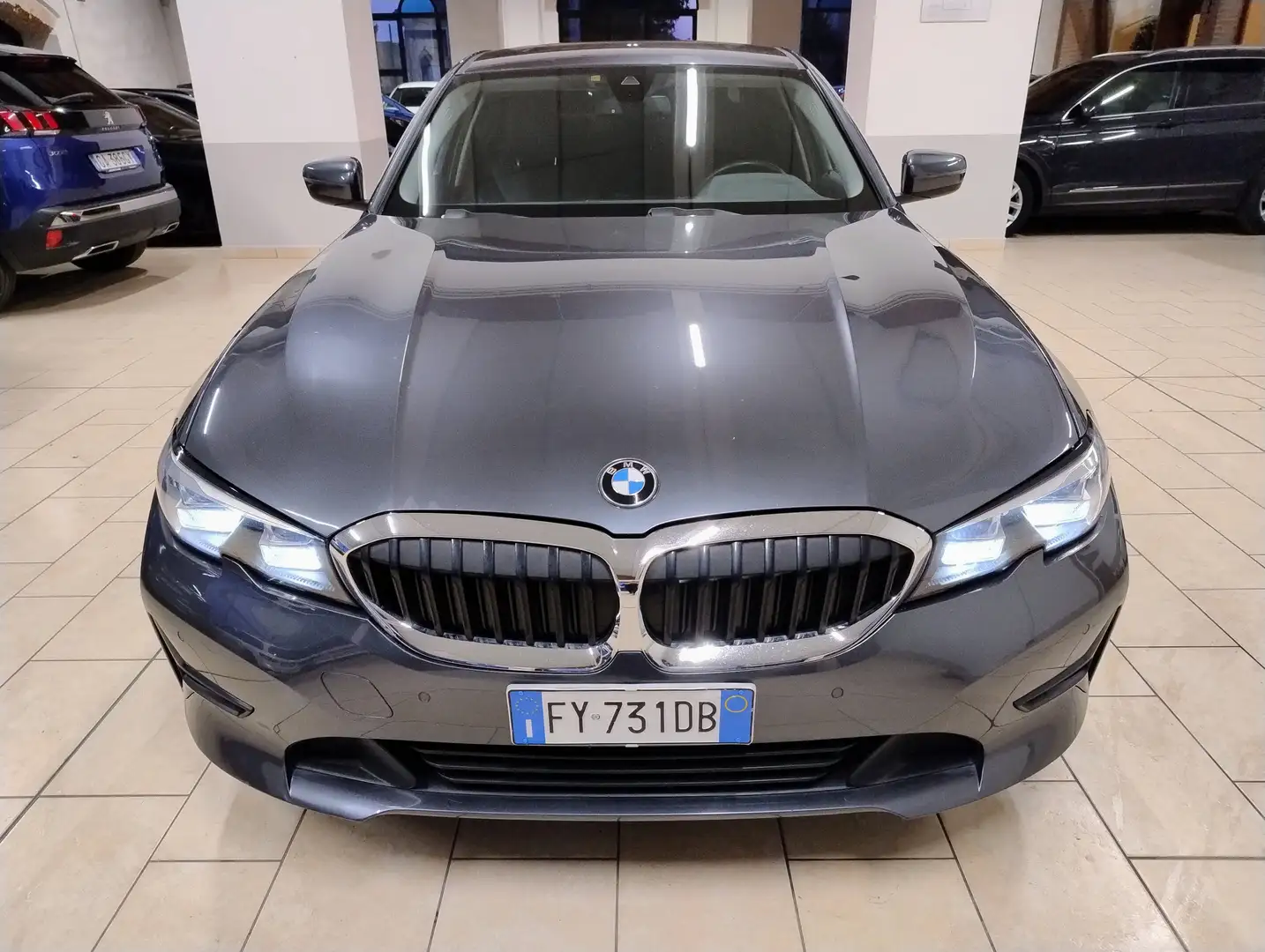BMW 318 Sport auto #LED #CARPLAY Grijs - 2