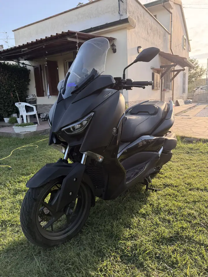 Yamaha X-Max 300
