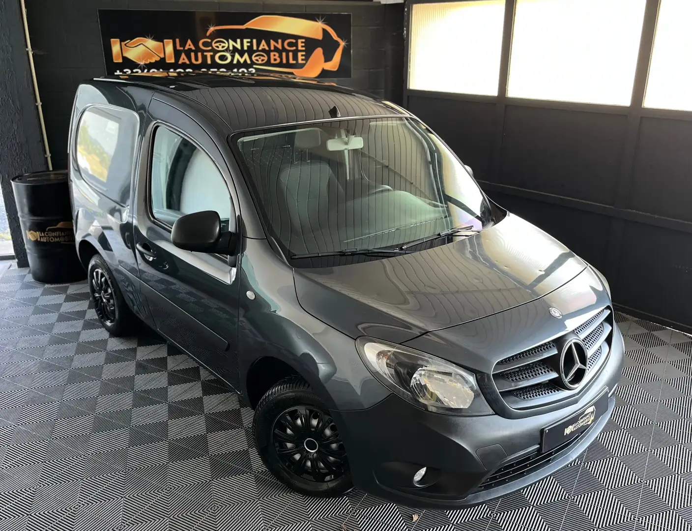 Mercedes-Benz Citan 1.5 CDI 1er Propriétaire Garantie 12 Mois Gris - 1