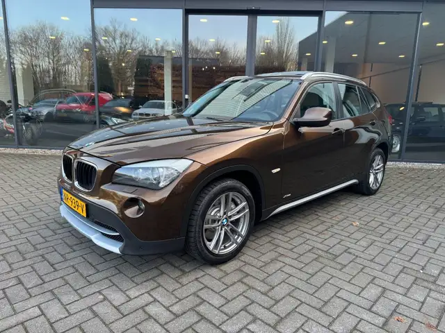 BMW X1 xDrive28I Executive 6 Cilinder, Navi,Pano Schuifda