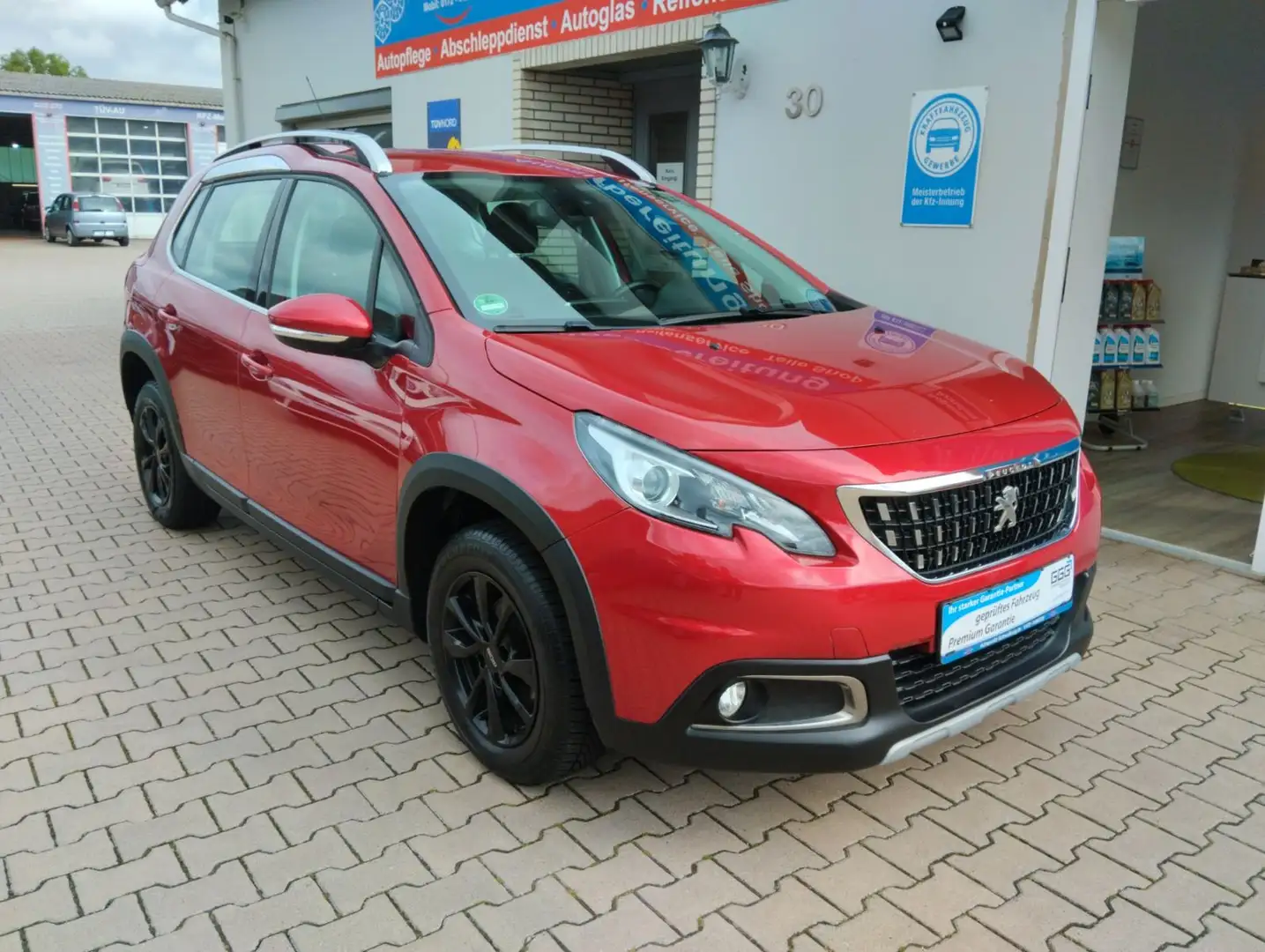Peugeot 2008 Allure 1.Hand TÜV-AU Neu Rot - 1
