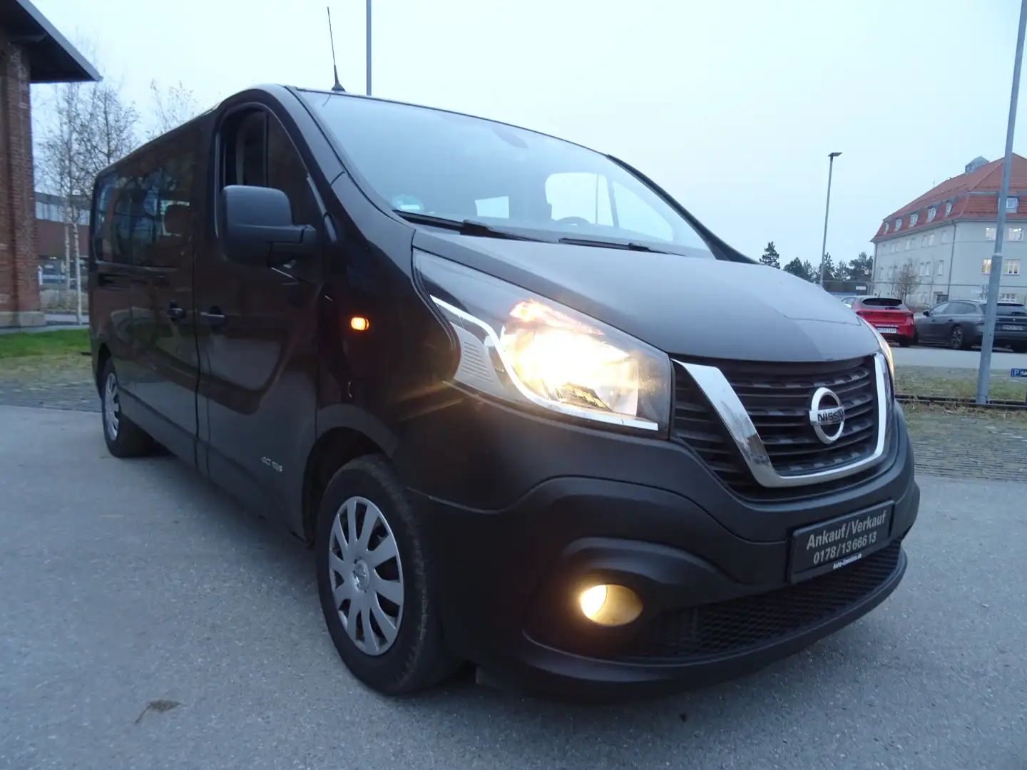 Nissan NV300 L2H1 2,9t 9SITZER COMFORT - Euro6 - 1. Hand Schwarz - 2
