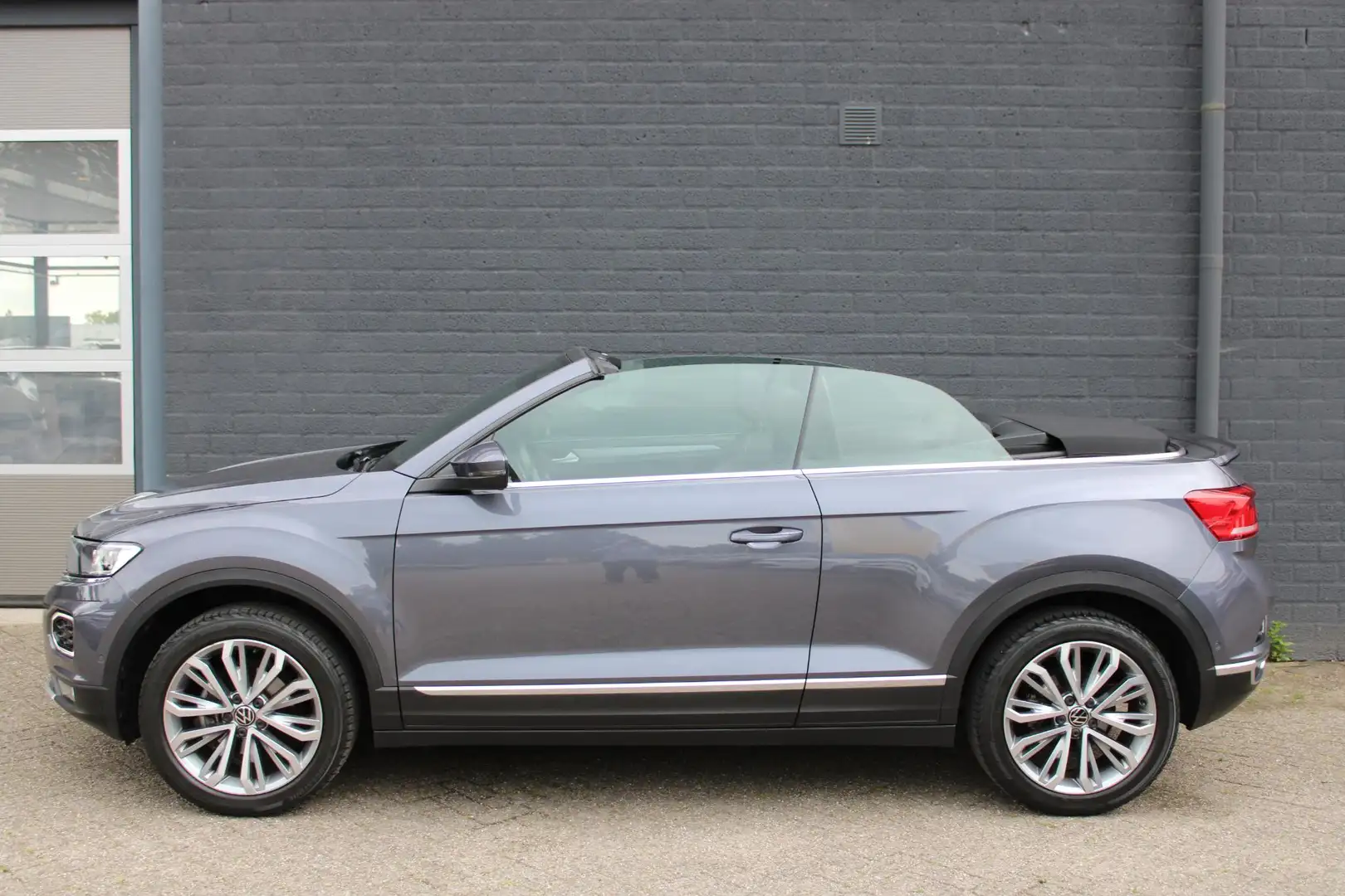 Volkswagen T-Roc Cabrio 1.5 TSI 150 PK Style Automaat | Navigatie | Grijs - 2