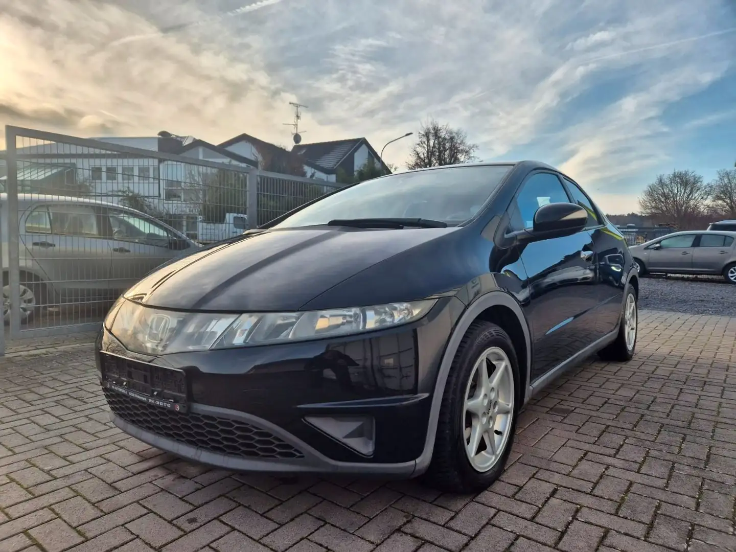 Honda Civic Lim. 5-trg. 1.4 Comfort Schwarz - 1
