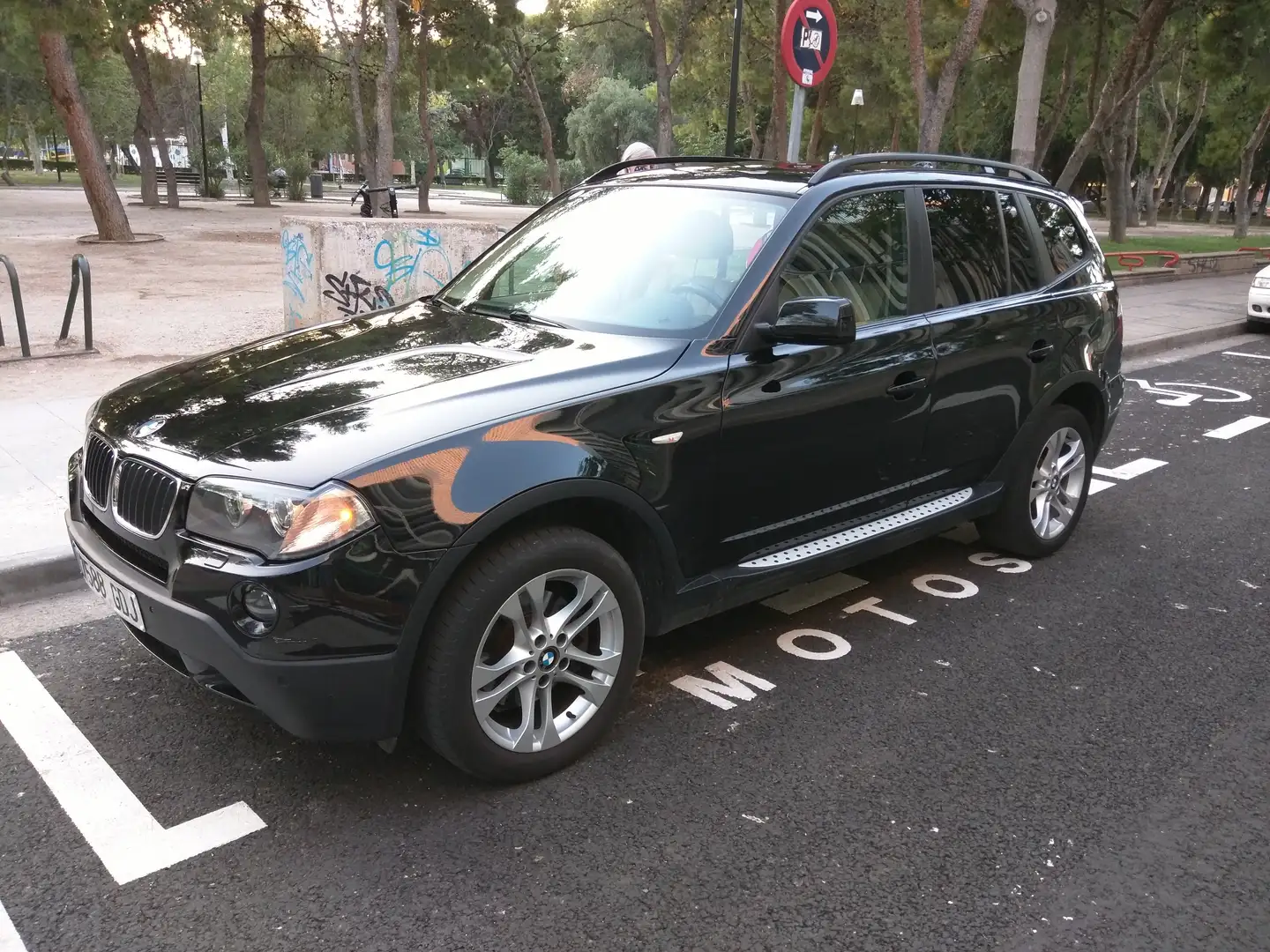 BMW X3 2.0d+Aut. Negro - 1