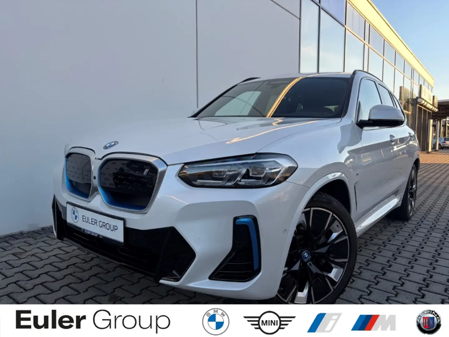 BMW iX3 LkHz DrivAssProf Parkass+ LCProf H/K Weiß - 1