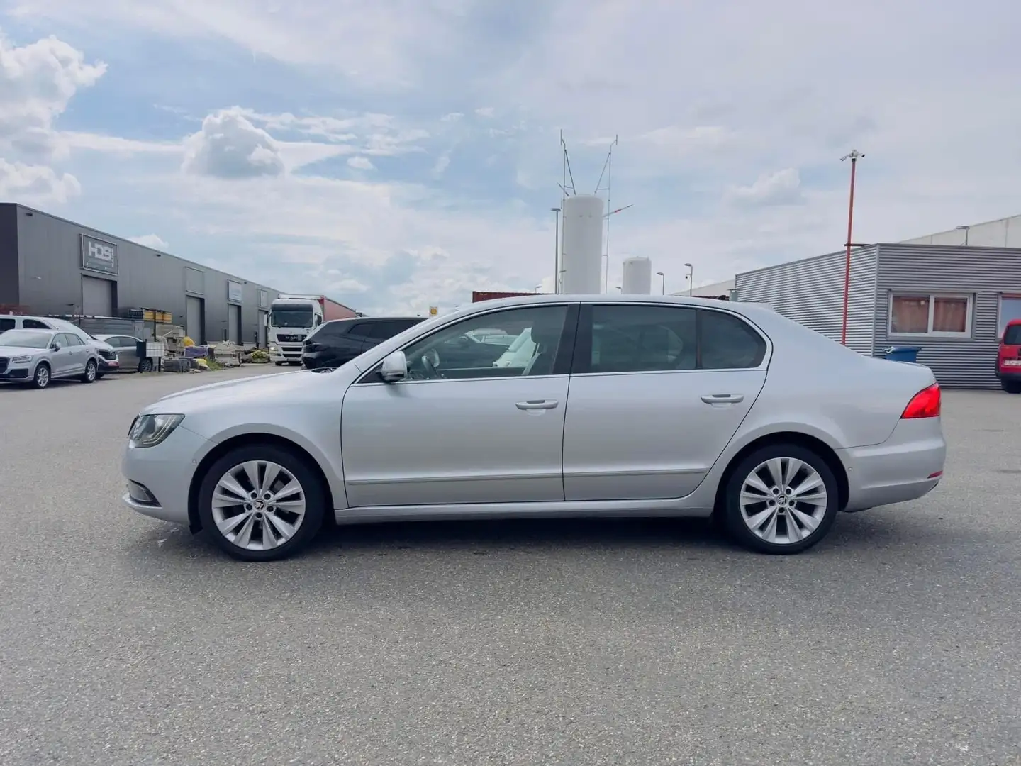 Skoda Superb 1.6 TDI Green tec Exclusive GARANTIE Grijs - 2