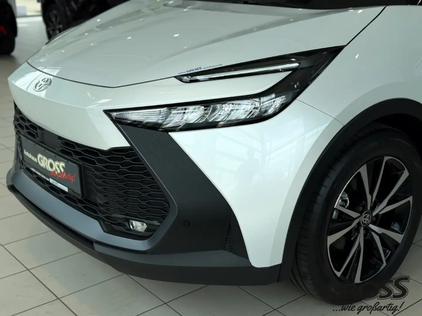 Toyota C-HR Hybrid FWD Team Deutschland 2.0 Navi ACC Apple Car Weiß - 2