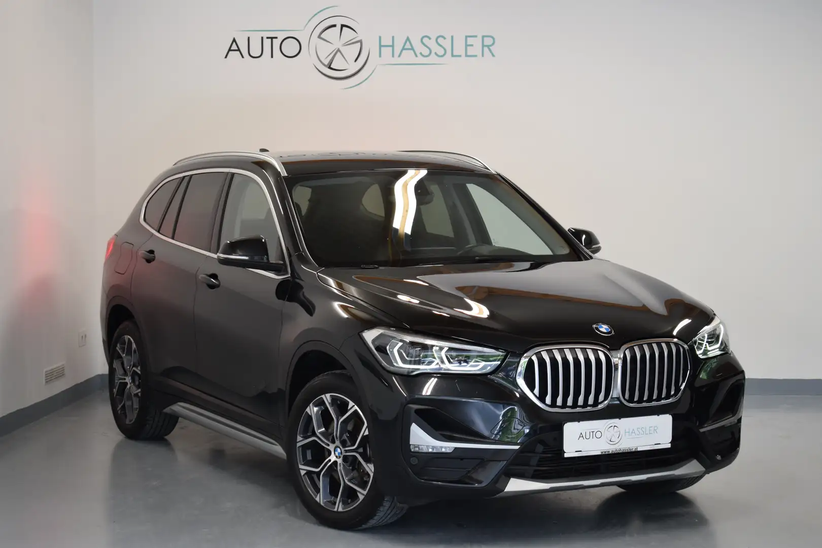 BMW X1 xDrive 18d xLine Schwarz - 2