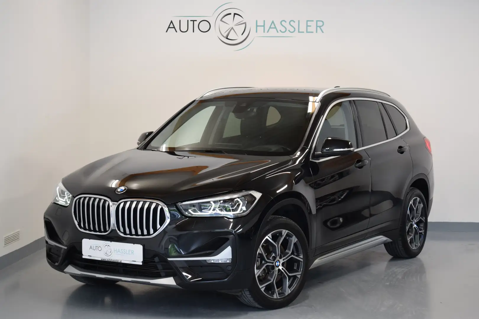 BMW X1 xDrive 18d xLine Schwarz - 1