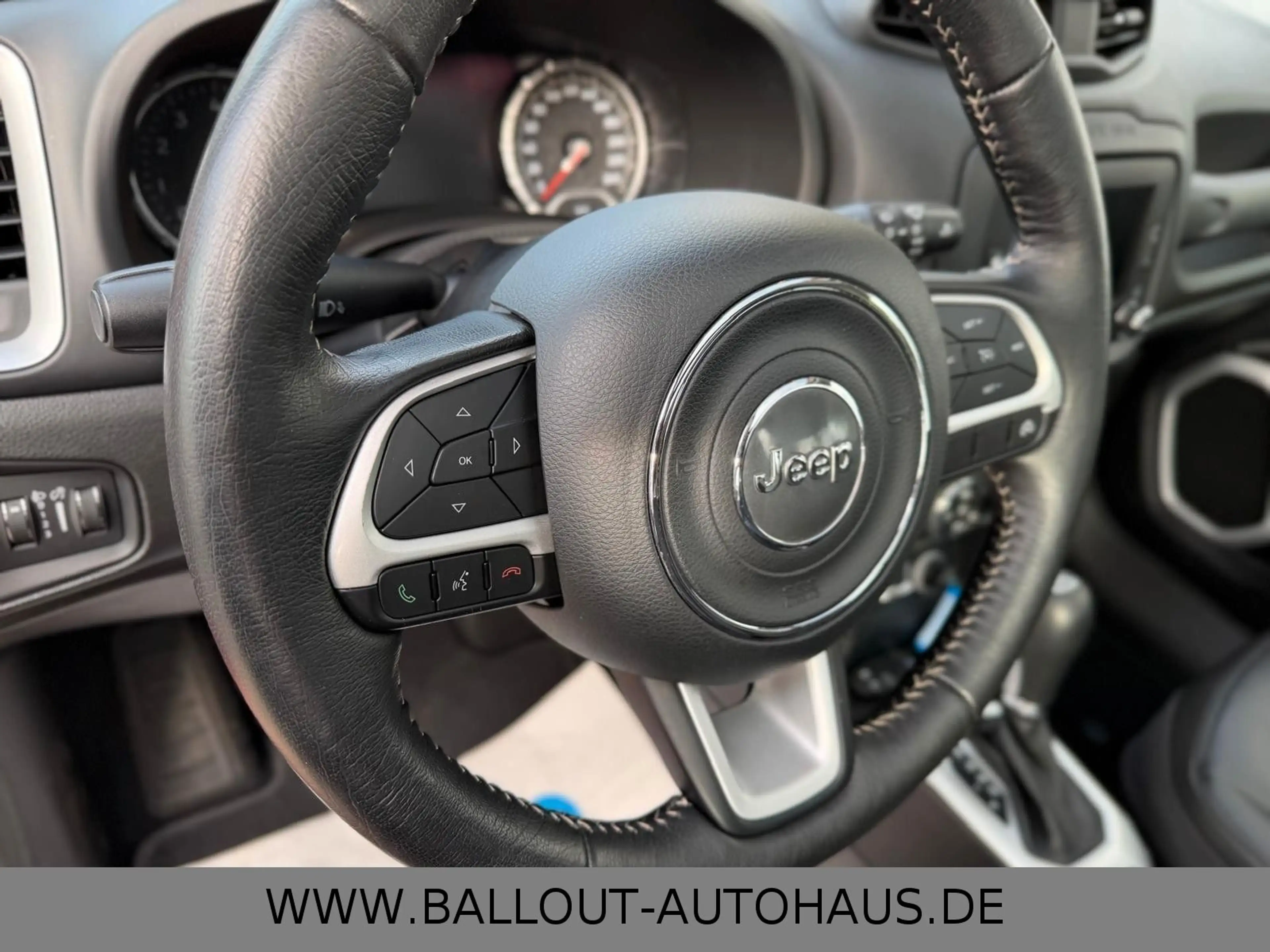 Jeep Renegade Limited 4WD*1.HAND*NAVI*TEMPO*SPUR*PANO — photo 13